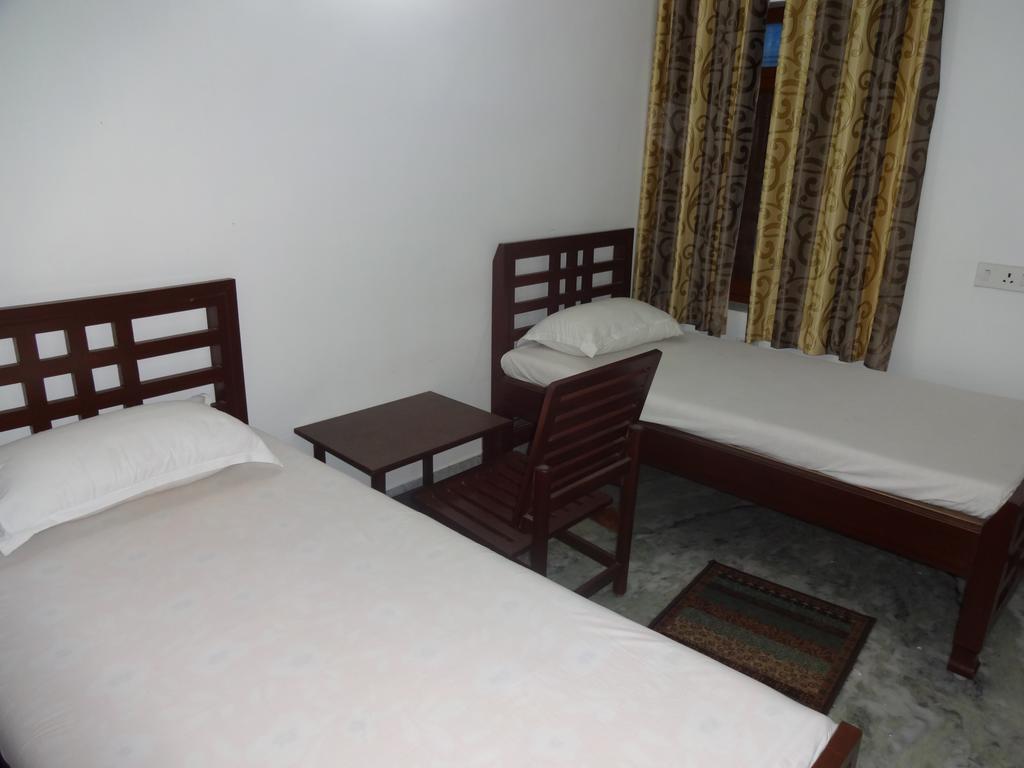 Harsh & Yash Guest House Bodh Gaya Room photo