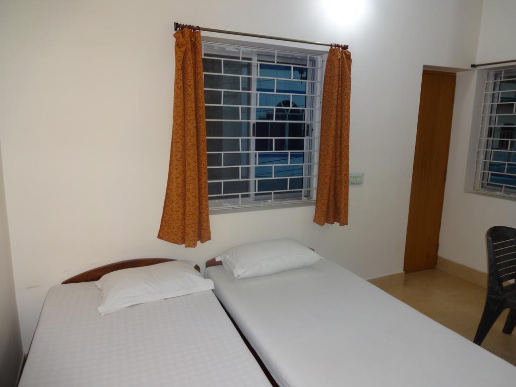 Harsh & Yash Guest House Bodh Gaya Room photo
